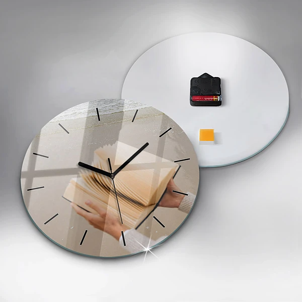 Wanduhr glas rund Ein Moment mit einem Buch