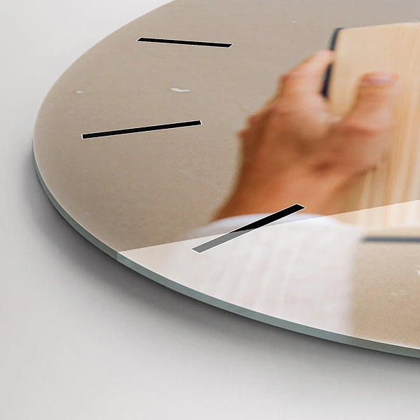 Wanduhr glas rund Ein Moment mit einem Buch