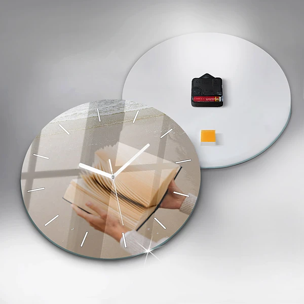 Wanduhr glas rund Ein Moment mit einem Buch