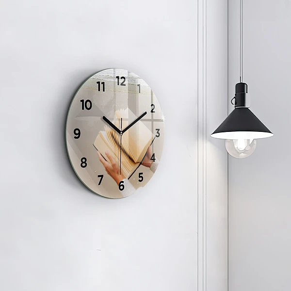 Wanduhr glas rund Ein Moment mit einem Buch