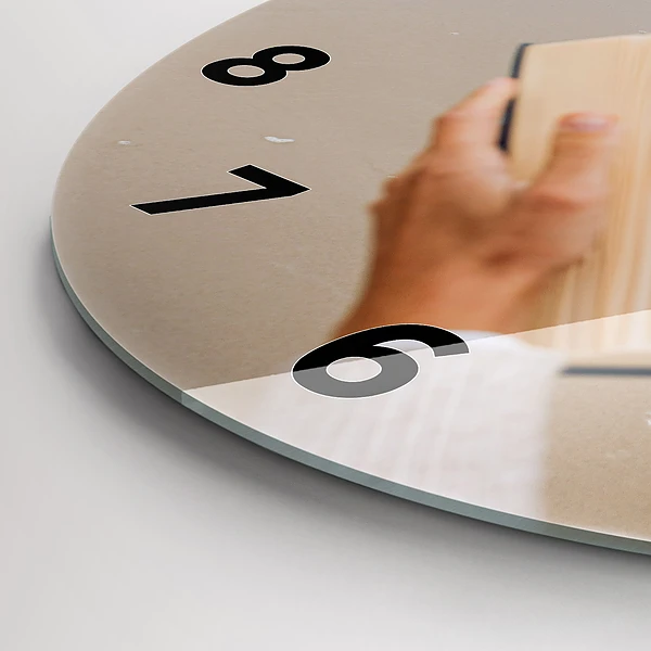 Wanduhr glas rund Ein Moment mit einem Buch