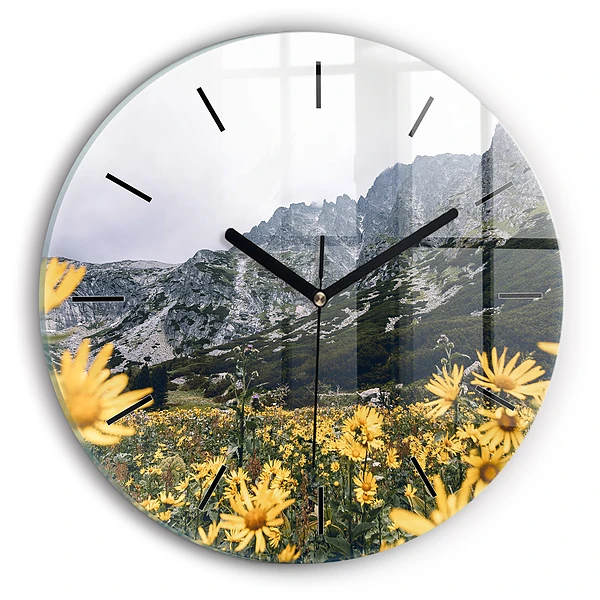 Wanduhr rund Blumenwiese in den Bergen