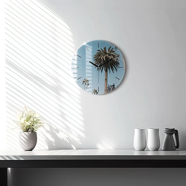 Wanduhr rund Palmen in Los Angeles