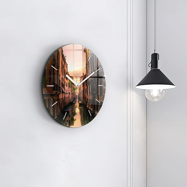 Wanduhr rund mit motiv Blick über den Kanal in der Stadt
