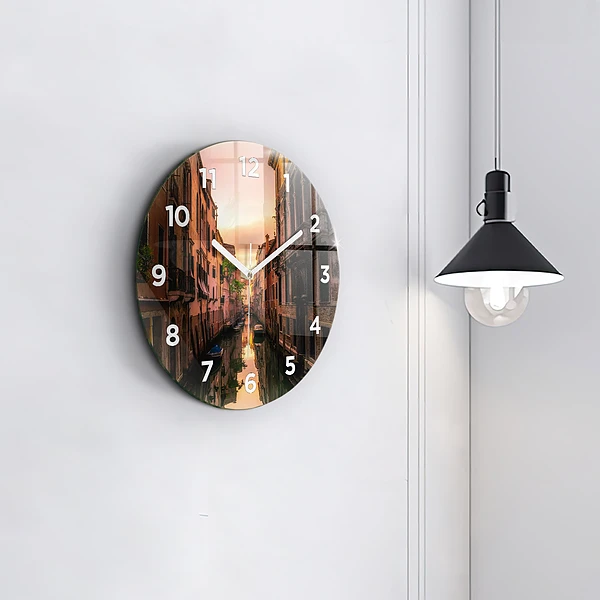 Wanduhr rund mit motiv Blick über den Kanal in der Stadt