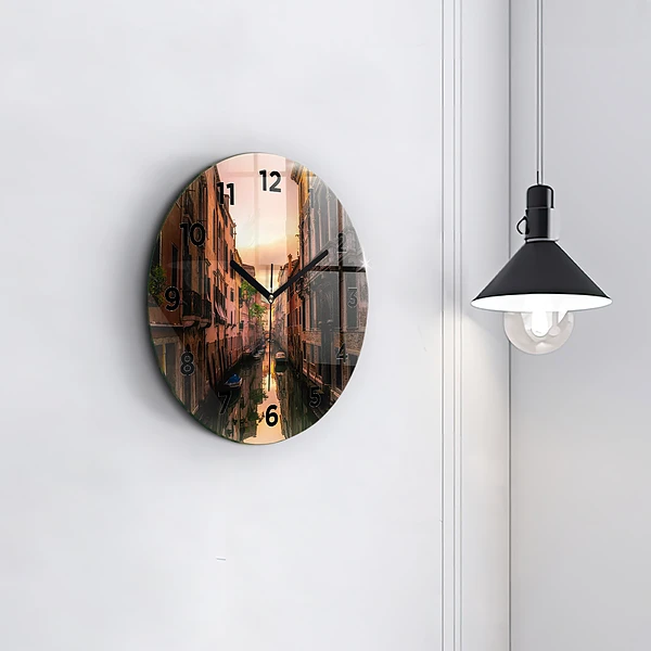 Wanduhr rund mit motiv Blick über den Kanal in der Stadt