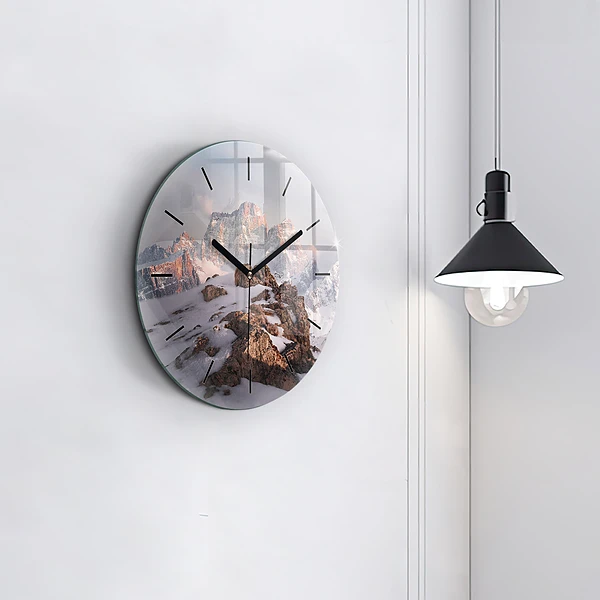 Wanduhr rund Berg mit Schnee bedeckt