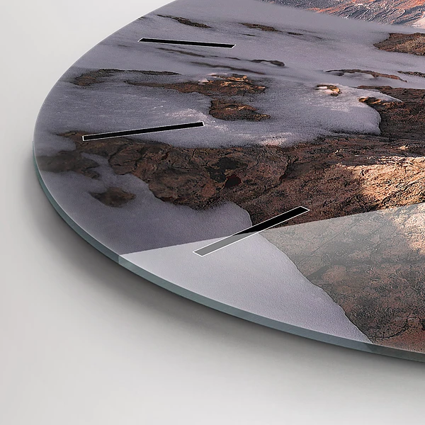 Wanduhr rund Berg mit Schnee bedeckt