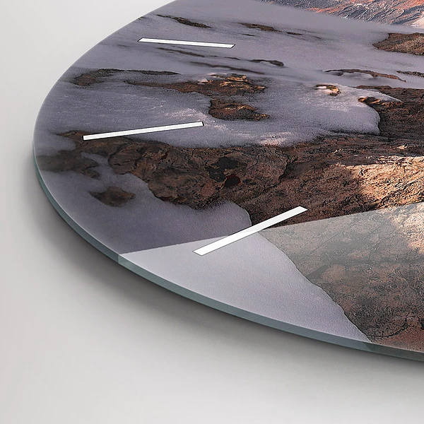 Wanduhr rund Berg mit Schnee bedeckt