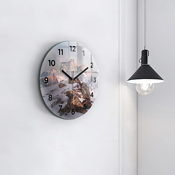 Wanduhr rund Berg mit Schnee bedeckt