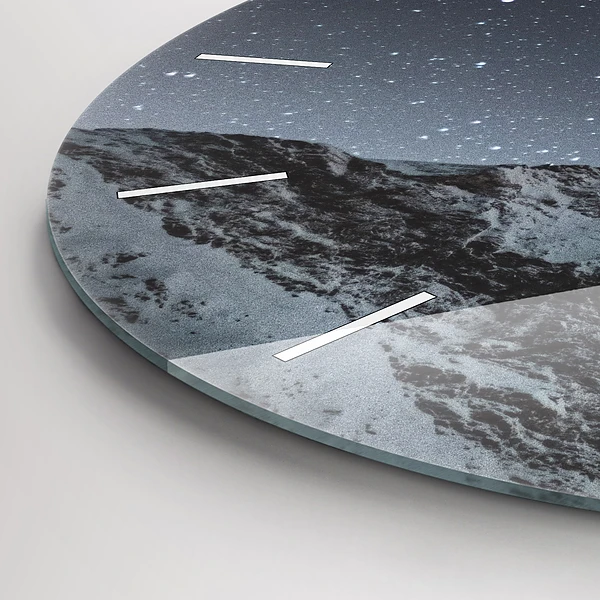 Wanduhr rund Ein Berg unter dem Sternenhimmel