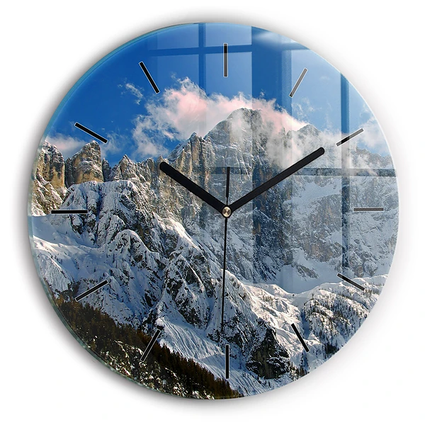 Wanduhr glas rund Berge unter dem blauen Himmel