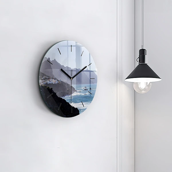 Wanduhr rund Berge am Meer