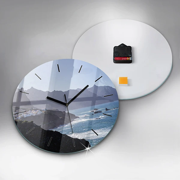 Wanduhr rund Berge am Meer