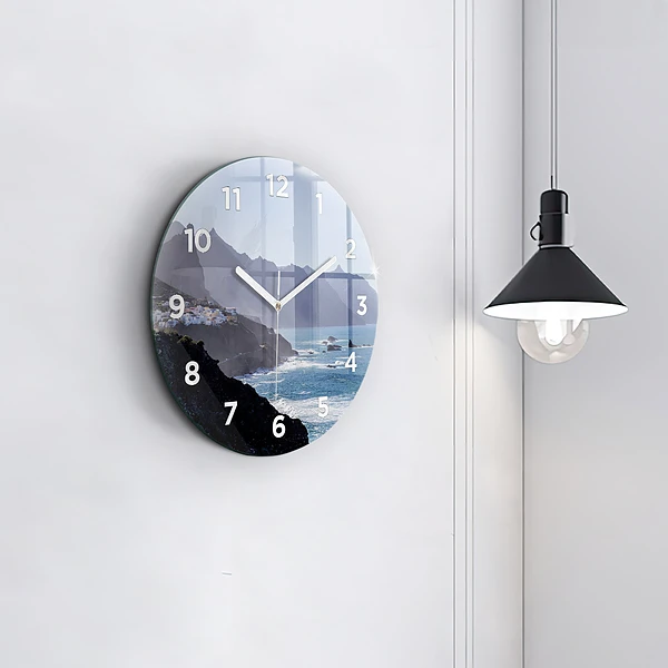 Wanduhr rund Berge am Meer