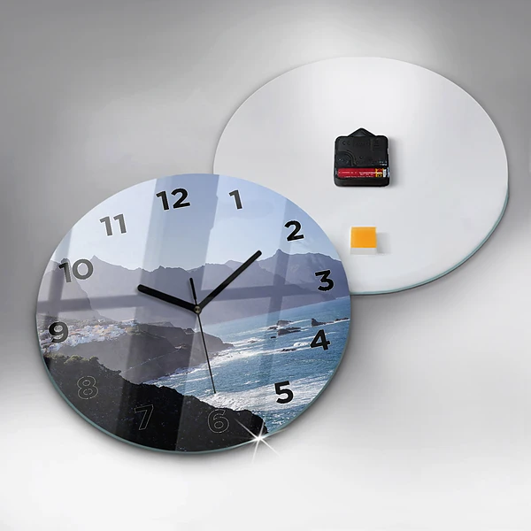 Wanduhr rund Berge am Meer