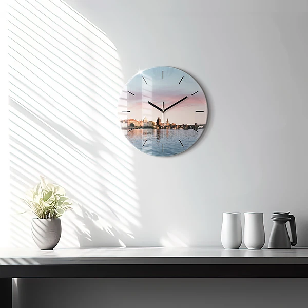 Wanduhr glas rund Karlsbrücke in Prag
