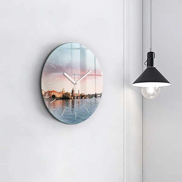 Wanduhr glas rund Karlsbrücke in Prag