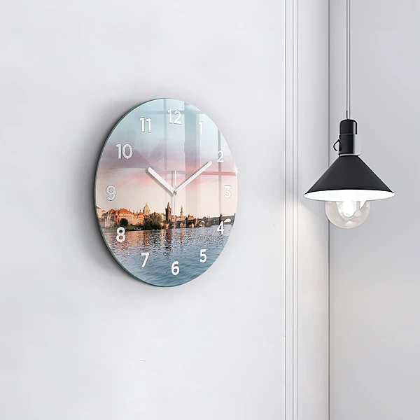 Wanduhr glas rund Karlsbrücke in Prag