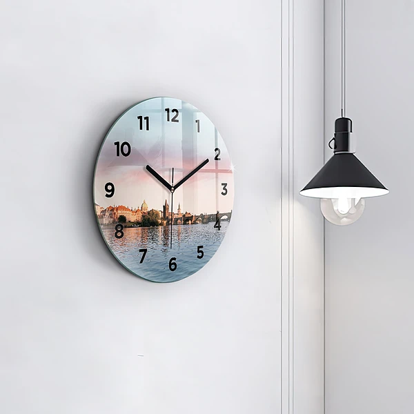 Wanduhr glas rund Karlsbrücke in Prag