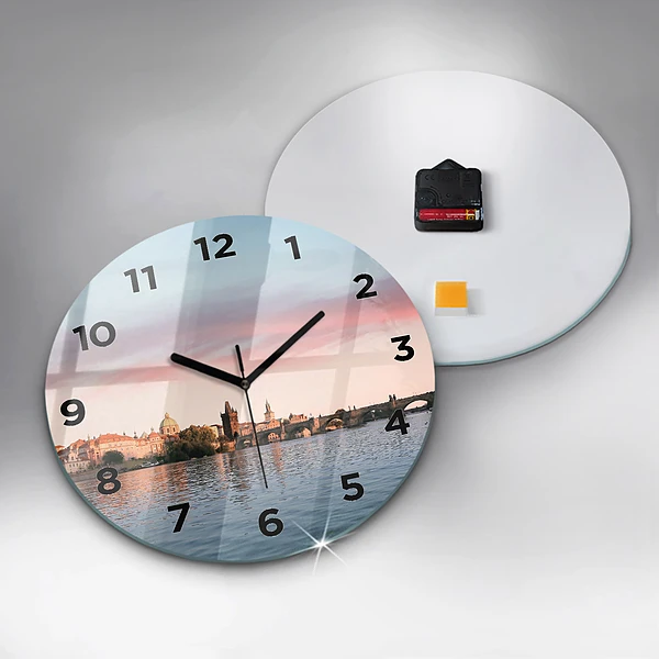 Wanduhr glas rund Karlsbrücke in Prag