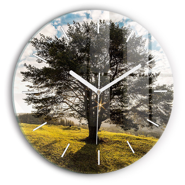Wanduhr rund mit motiv Baum auf einem Hügel