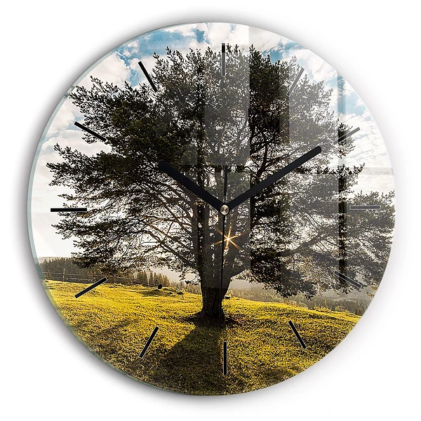 Wanduhr rund mit motiv Baum auf einem Hügel