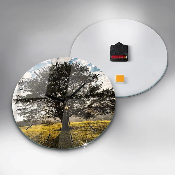 Wanduhr rund mit motiv Baum auf einem Hügel