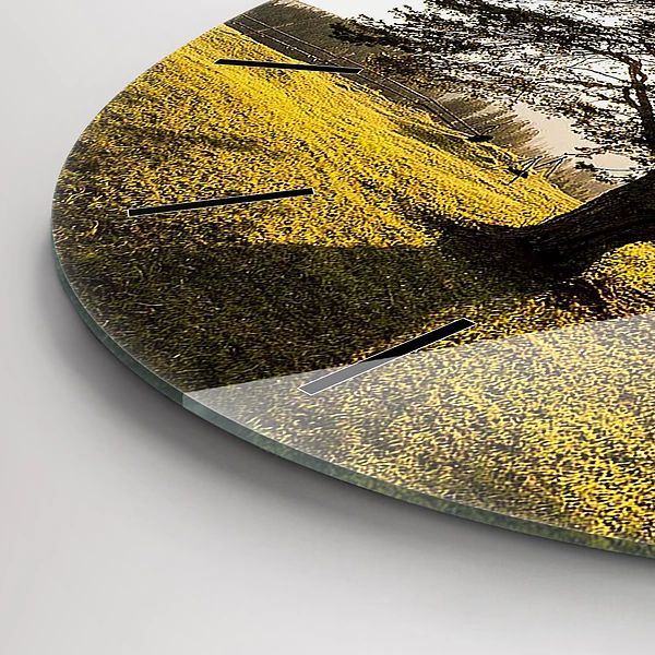 Wanduhr rund mit motiv Baum auf einem Hügel