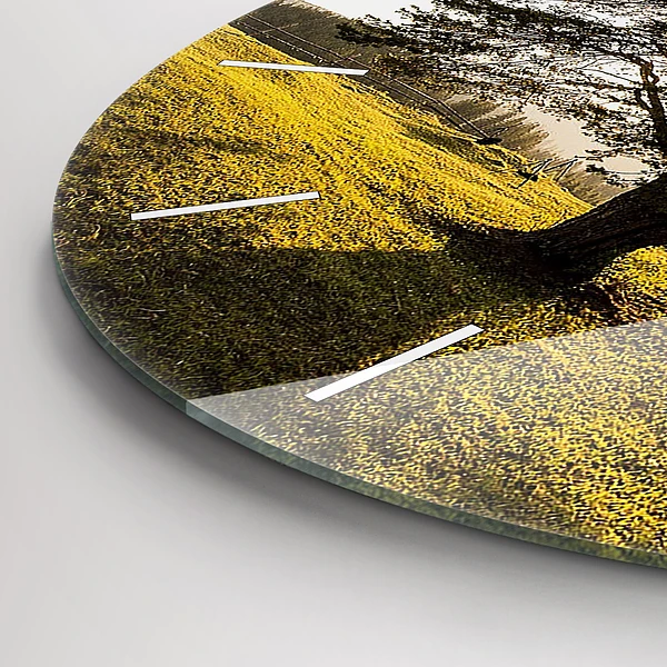 Wanduhr rund mit motiv Baum auf einem Hügel