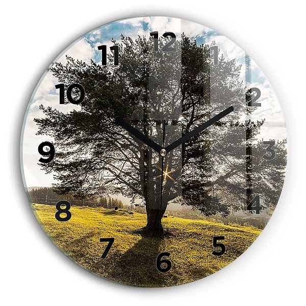 Wanduhr rund mit motiv Baum auf einem Hügel