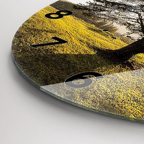 Wanduhr rund mit motiv Baum auf einem Hügel