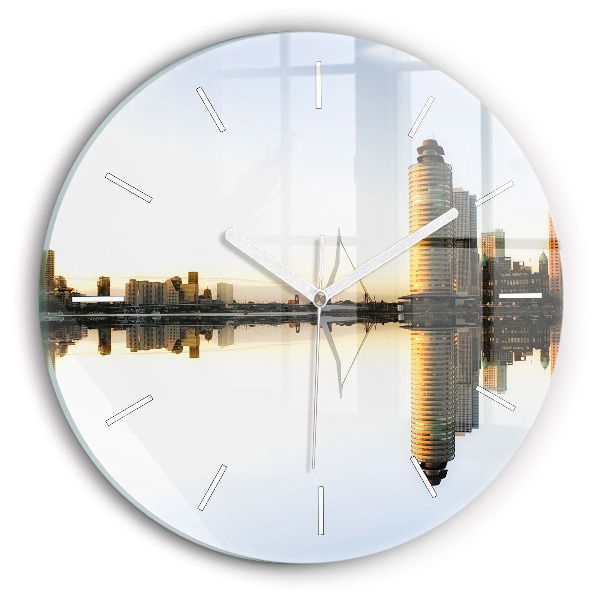 Wanduhr rund Stadt am Fluss
