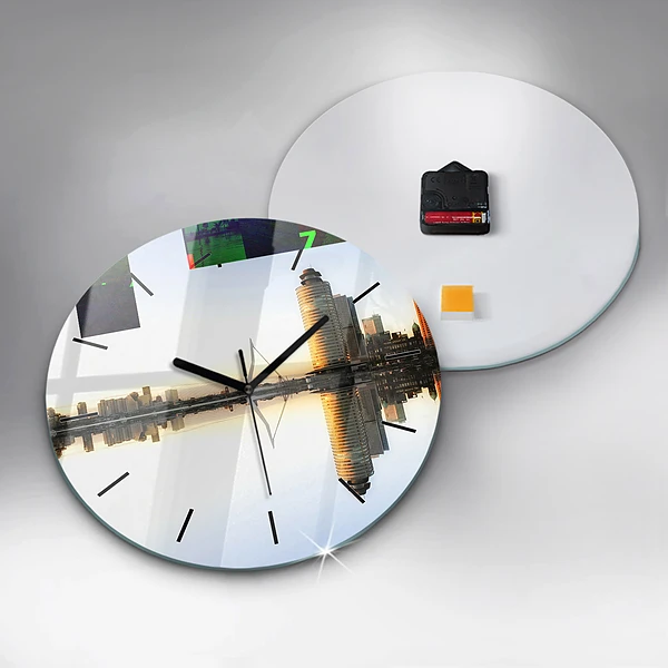 Wanduhr rund Stadt am Fluss