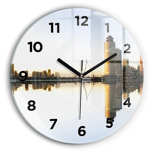 Wanduhr rund Stadt am Fluss