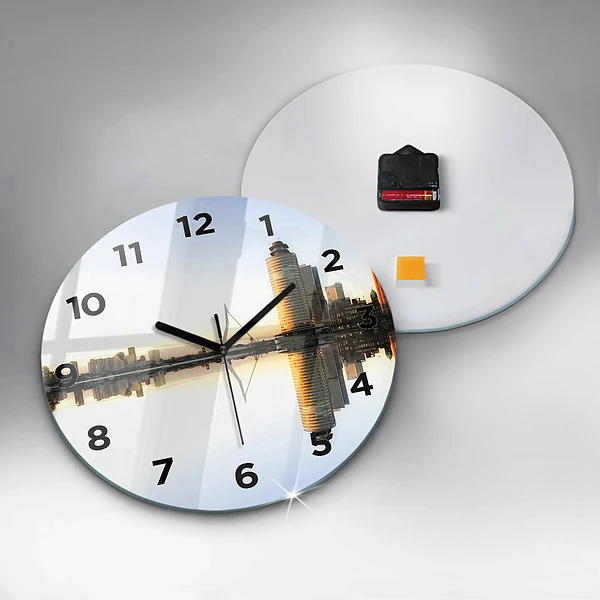 Wanduhr rund Stadt am Fluss