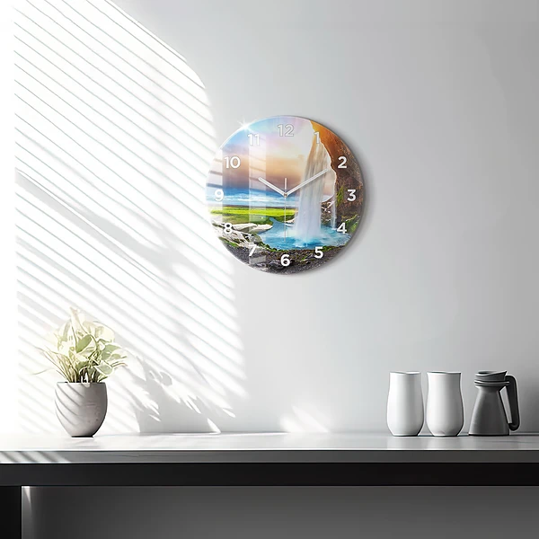 Wanduhr rund Wasserfall in Island
