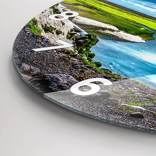 Wanduhr rund Wasserfall in Island