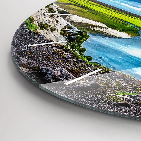 Wanduhr rund Wasserfall in Island