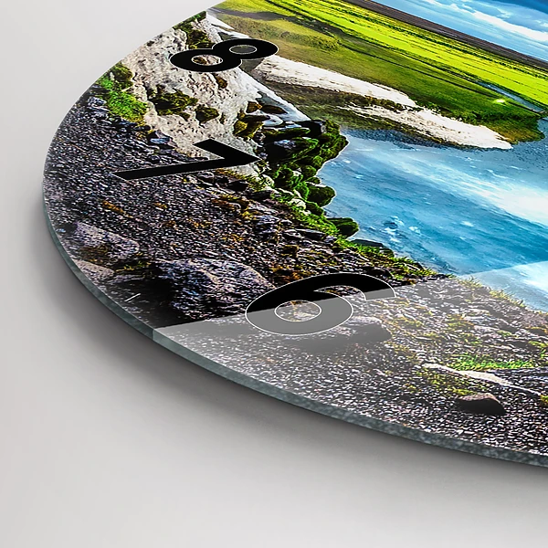 Wanduhr rund Wasserfall in Island