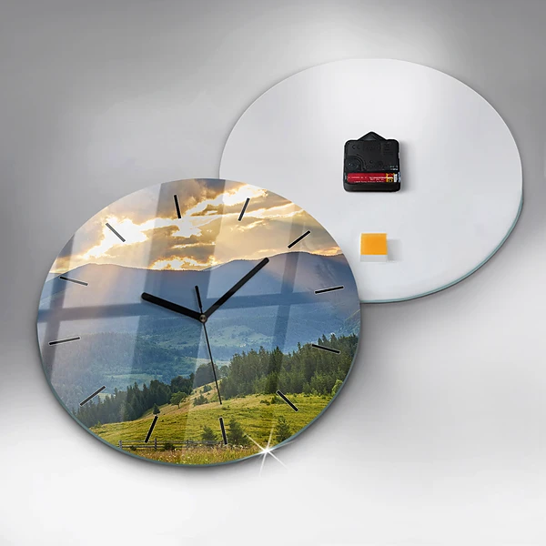 Wanduhr rund Landschaft mit Wäldern