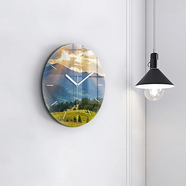 Wanduhr rund Landschaft mit Wäldern