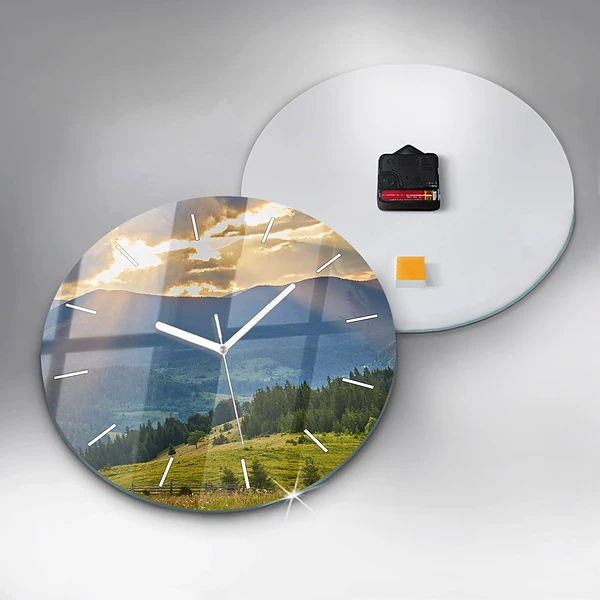 Wanduhr rund Landschaft mit Wäldern