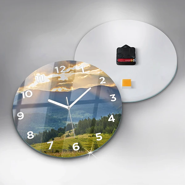 Wanduhr rund Landschaft mit Wäldern
