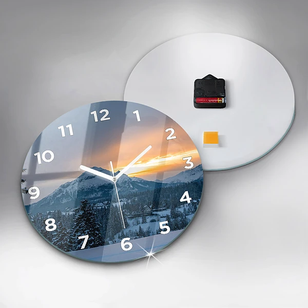 Wanduhr rund Berglandschaft