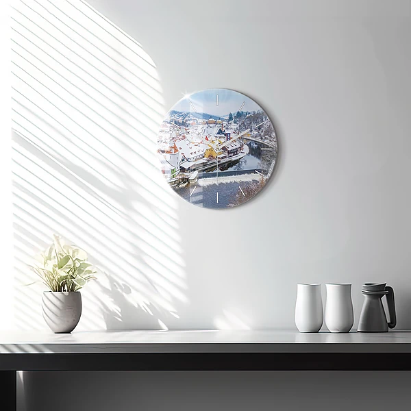 Wanduhr rund mit motiv Panorama einer Stadt im Winter