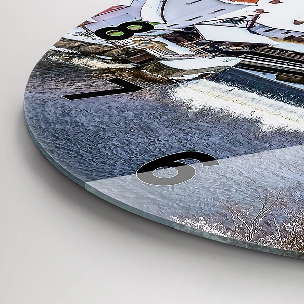 Wanduhr rund mit motiv Panorama einer Stadt im Winter