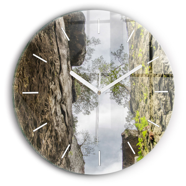 Wanduhr rund Felsenstadt in der Tschechischen Republik