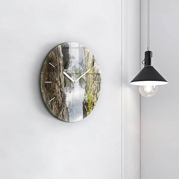 Wanduhr rund Felsenstadt in der Tschechischen Republik