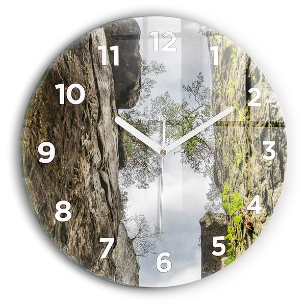Wanduhr rund Felsenstadt in der Tschechischen Republik